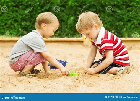 2 Kidz 1 Sandbox: Sibling Rivalry And Playground Diplomacy