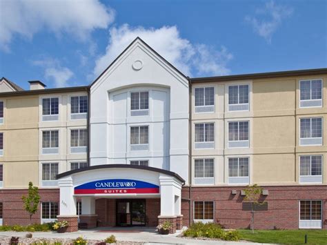 5 Hotels Near Omaha Airport With Free Parking