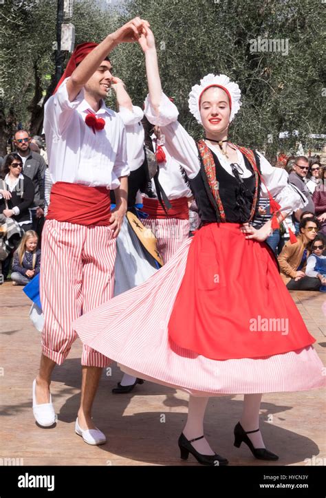 5 Steps To Master French Folk Dance Raising Feet