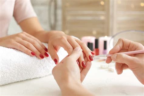 5 Tips For A Quick Nail Salon Visit At Gatwick