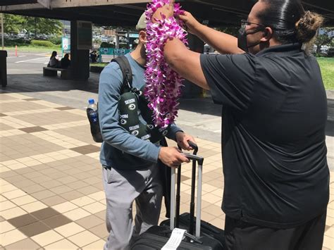 5 Ways To Experience Lei Greeting At Kona Airport