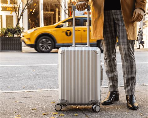 7 Best Luggage Carriers For Airport Travel