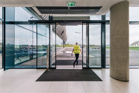 Airport Sliding Doors: Efficiency And Safety In Motion