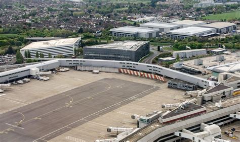 Arora Hotel Heathrow Airport: Comfort Near The Runway