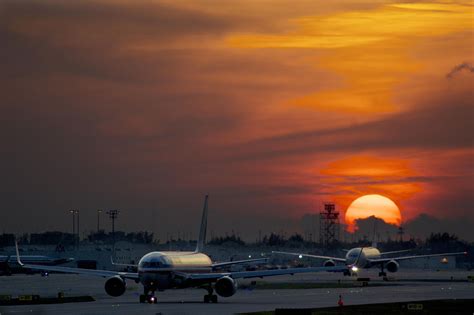 Capturing The Magic Of Airport Sunset Moments Forever