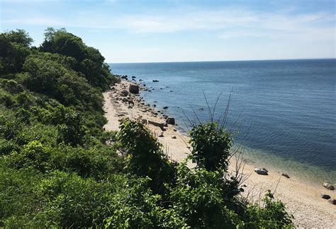 Eastern Long Island Sound Airport Guide