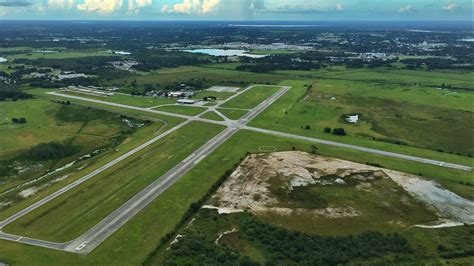 Lake Wales Airport: A Gateway To Central Florida