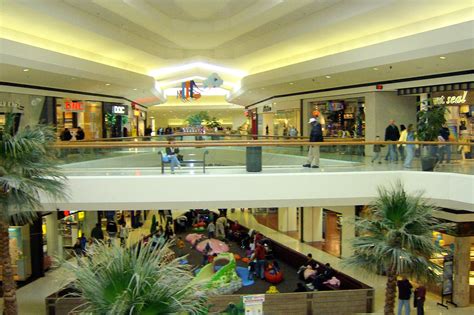 Malls Near Detroit Airport For Convenient Shopping