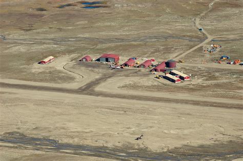 Nerlerit Inaat Airport: Greenlands Northernmost Gateway