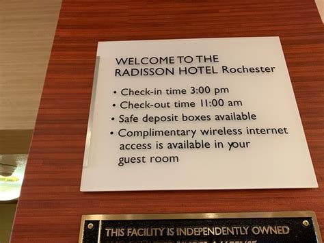 Radisson Hotel Rochester Airport: Convenient Ny Travel Hub