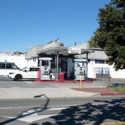 Top 5 Gas Stations Near Santa Barbara Airport